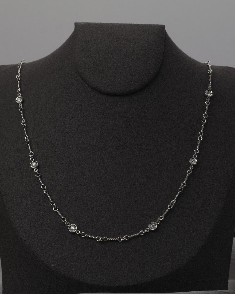 18k White Gold Natural Diamond & Ruby Dogbone Necklace 6G / 15.5in